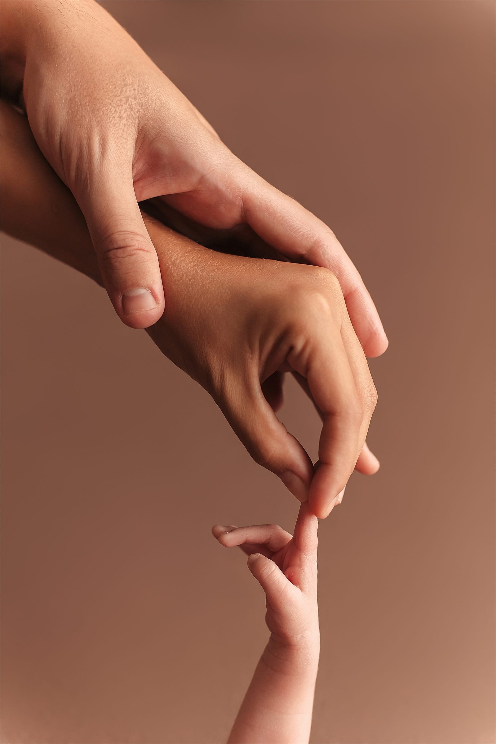 Las manos de la familia unidas